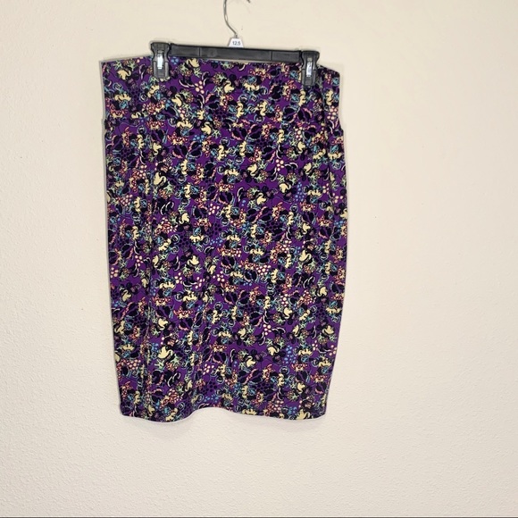 3/$15 Lularoe Disney Cassie Skirt - Picture 2 of 7